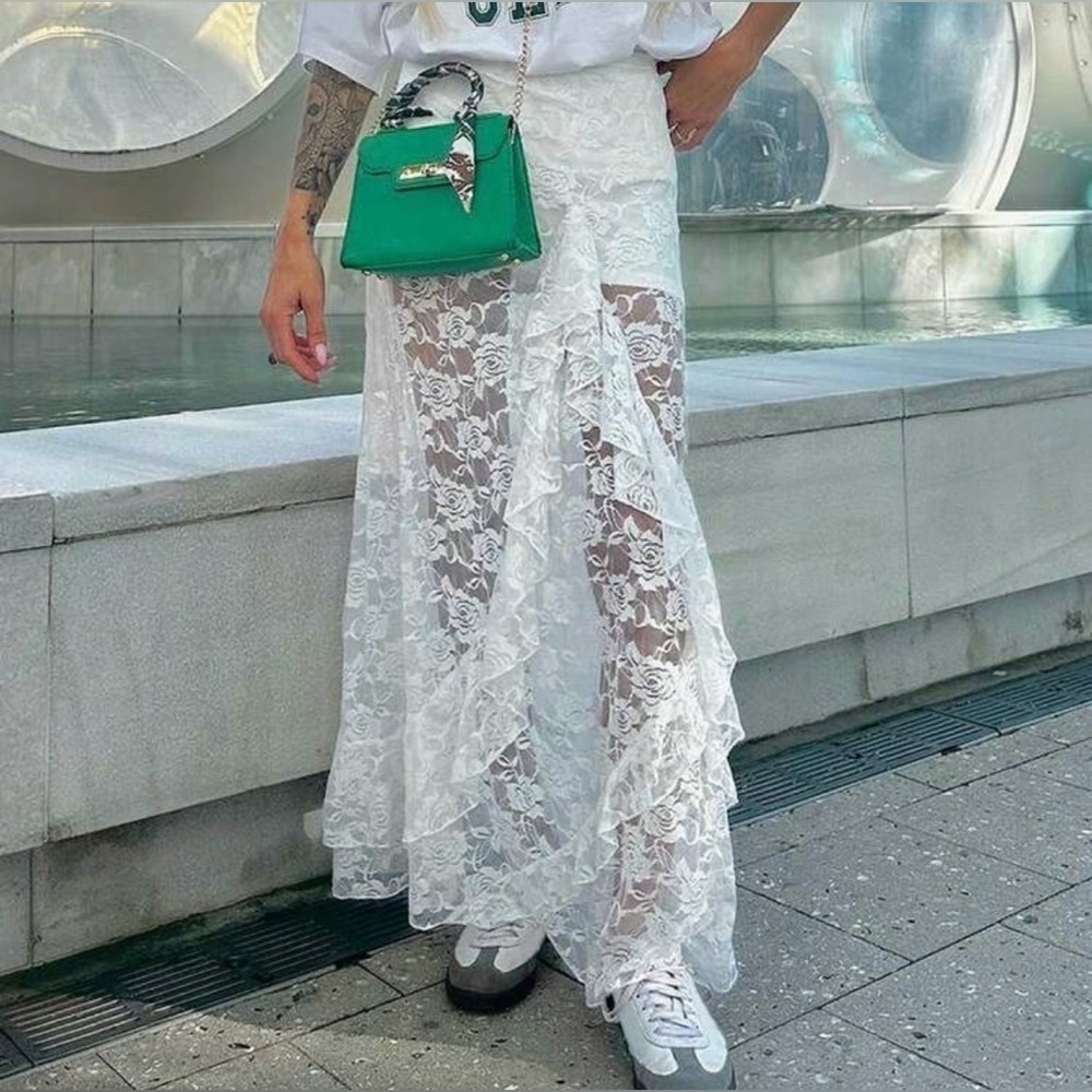 LAST ONE Elegant White Lace Skirt - Picture 4 of 6